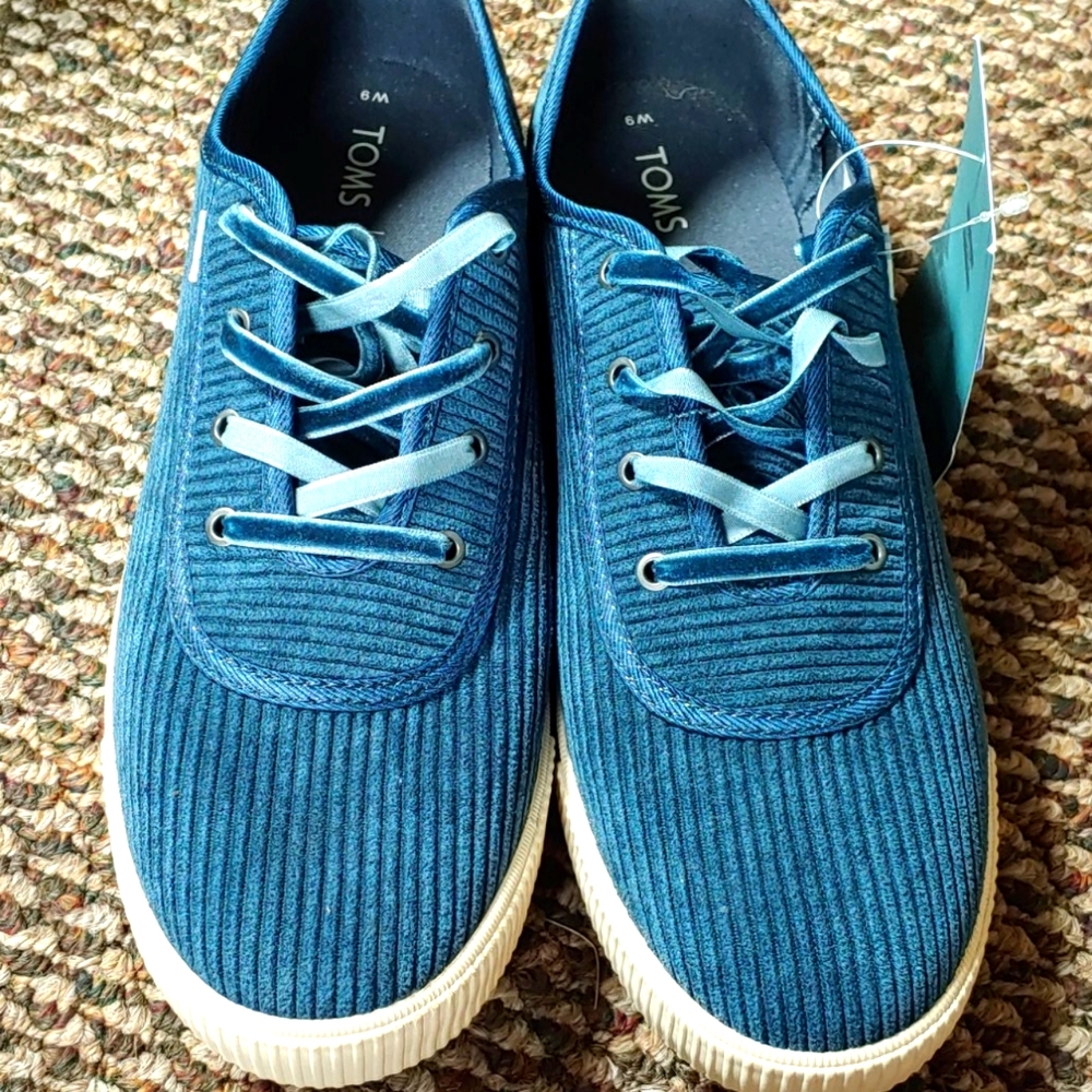 TOMS Carmel corduroy sneakers (NWT)